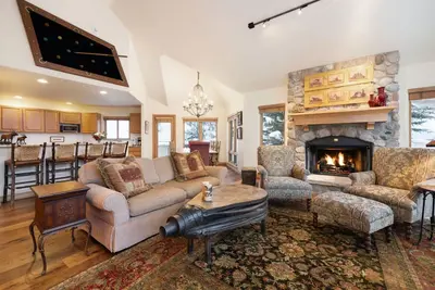 Image de New Listing! Elegant Home in Arrowhead 4-bd Ac, 2 gar + pool & amenities