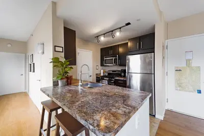 Image de Bright & Spacious 2-Bed, 2-Bath Apt with Incredible Views – Prime Nyc Location!
