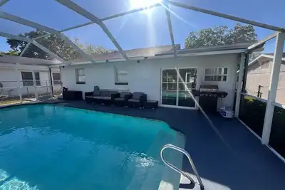 Image de Beautiful Renovated house with 3 bedrooms 2 bathrooms and a big pool all covered
