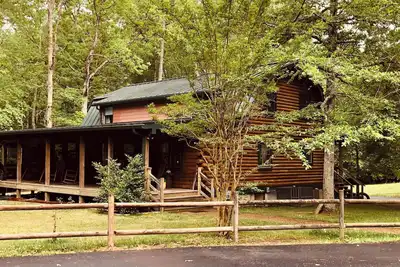 Image de New  3-bedroom log cabin in historic triangle of Yorktown/Williamsburg/Jamestown