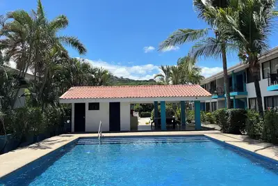 Image de Walk to the Beach, Splash by the Pool - Coco Fun