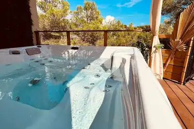 Image de Love Room Tente lodge avec jacuzzi privatif chez C&C réservée aux Adultes