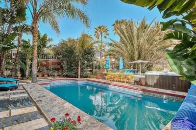 Image de Majestic Villa, 2 minutes walk to the beach, 7bdr 7bath, heated pool and jacuzzi