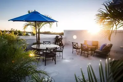 Image de Tremendous 3-bedroom villa in Hollywood for a relaxing getaway