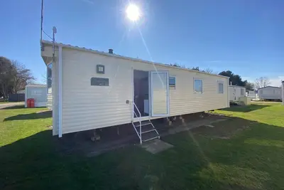 Image de Homely 8 berth caravan at Broadland Sands Holiday Park, Suffolk ref 20154bs
