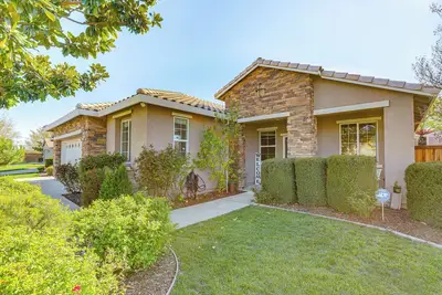Image de 7 Mi to Dtwn: Home w/ Fenced Yard in Roseville!