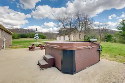 Image de Game Room & On-Site Pond: Laurelville Retreat!