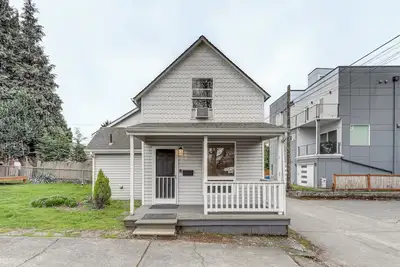 Image de 1 Mi to Light Rail: Cozy + Convenient Seattle Home