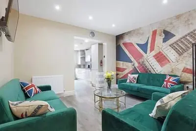 Image de Stylish 5-Bed Home | 3 Baths | Near Bluewater & London
