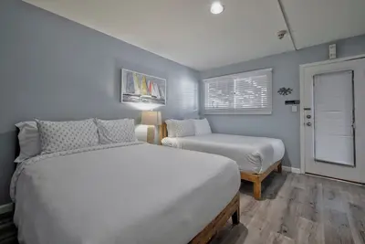 Image de Seashore Condo Hotel Two Bedroom Suite, Spacious Fire Island Escape, Near Ferry - With Bay Views and Steps from the Beach.