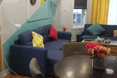 Charming 2-bedroom apartment with WiFi, Ac in peaceful Laval