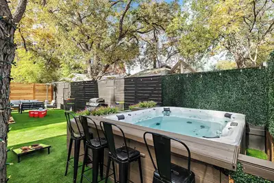 Image de The East Twin Oasis - Hot Tub near Downtown Austin