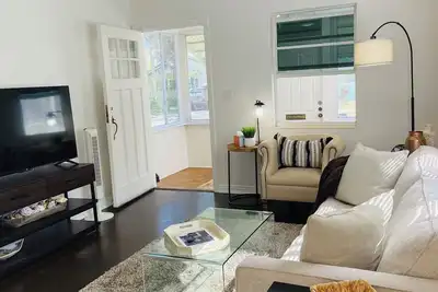Image de Charming 2-bedroom bungalow in St. Petersburg