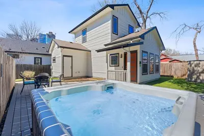 Image de East Austin Gem | Hot tub | Perfect Location