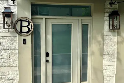 Image de Conveniently Located Midtown Flat