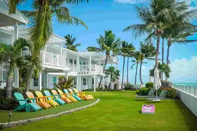 Image de Relax in Key West – Enjoy Beach Access and Refreshing Poolside Relaxation!