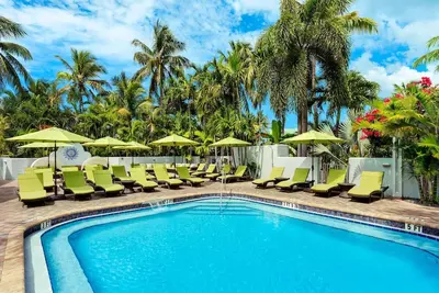 Image de Southernmost Beach Resort, Classic 2 Queen Rooms – Beach Access & Onsite Pool