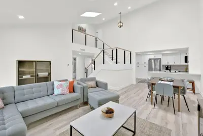 Image de Woodbridge Beachy & Bright Townhome