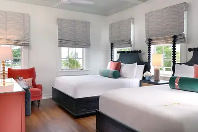 Image de Avalon 2 Queen Room at Southernmost Beach Resort – 3 Onsite Pools & Beach Access
