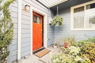Image de Cozy and bright 1-bedroom apartment in Ne Seattle with WiFi, Ac and garden view