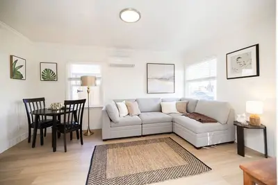Image de Bright & Spacious 2br near Dt Sac - Prime Location!