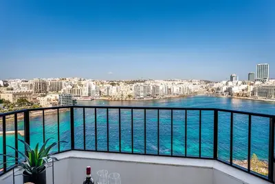 Prime Location 3br apartment with Stunning View by ArcoBnb