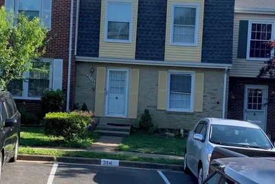 Image de Charming 3-bedroom townhome with WiFi, fitness room in Alexandria