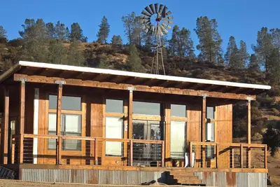 Image de Longhorn Ranch. Views! Tiny home cabin. 2/1 /3beds Fast wifi. The pinnacles hike