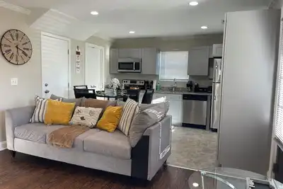 Image de Cozy Home Downtown- easy access to Greystone Amphitheater, Atl Airport, 6 Flags+