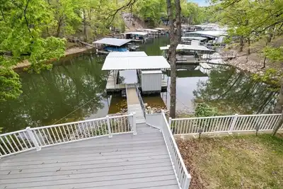 Image de Kimberly Retreat! Private dock, No Wake Cove, Updated Interior, On the 2mm!
