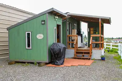Image de Comfy Tiny house on a peaceful 13 acres. Close to beach, hiking, Canada & more!