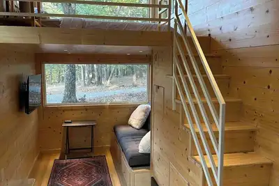 Image de Cozy and private tiny home nestled into 15 acres of forest in West Virginia