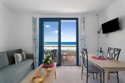 Image de Appartement 'Playa Azul - 10' avec vue sur la mer, terrasse privée et Wi-Fi