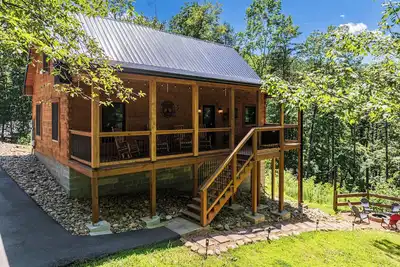 Image de Family Cabin-Hot Tub near Gatlinburg & Pf