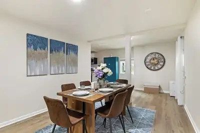 Image de 2br Guest Suite with Private Entry & Free Parking Near Mercedes-Benz