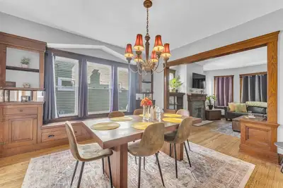 Image de Shaker Square|Sleeps 4|Front Porch|Coffee Station