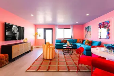 Image de Rosé Retreat w/ Coach House-2 Homes-Ig Worthy
