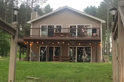 Image de 3-bedroom lake house on Iron Lake near Iron River, Mi