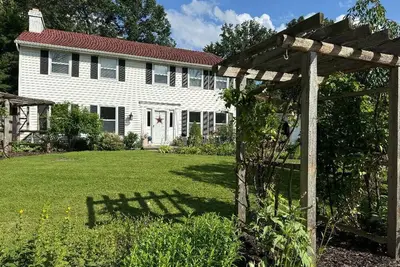 Image de Entertainment paradise! 4-bedroom home only 5 miles from Lambeau Field & airport