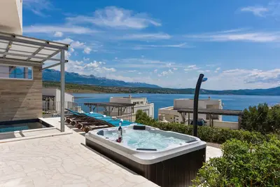 Image de Maison pour la famille avec la piscine Posedarje, Novigrad (K-24091)