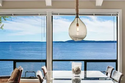 Image de Waterfront Sanctuary with Panoramic Views