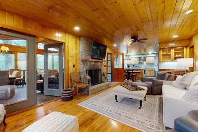 Image de Rolling Acres Bungalow |  Screened Deck & Separate Downstairs Studio