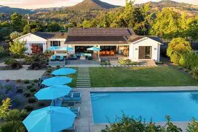 Image de Luxe, Pool, Spa, Fire Pit, Game Room, Piano | Sonoma Pool Retreat by AvantStay