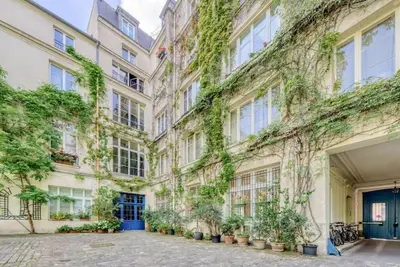 Image de Whispers of Paris:In a beautiful inner courtyard A Family Home in Marais Turenne