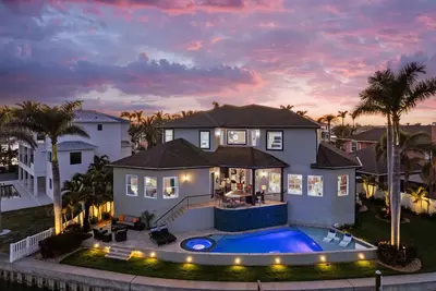 Image de Luxury Waterfront 4Br Private Heated Pool Hot Tub