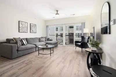 Updated 2-Bedroom with a pool and hot tub