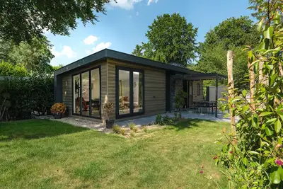 Image de Enjoy a holiday home in the wooded nature of the Veluwe, complete with modern amenities and a stylish pergola for optimal comfort.