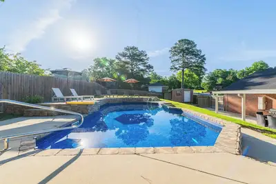 Image de Serene Modern Getaway | 4br | Private Pool | Games | FirePit