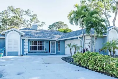Image de Elegant Palm Bay Getaway with Large Backyard
