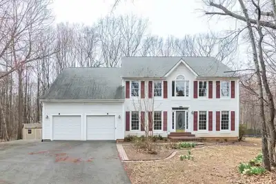 Image de Quiet 2-Story Home | Garden View & Large Kitchen